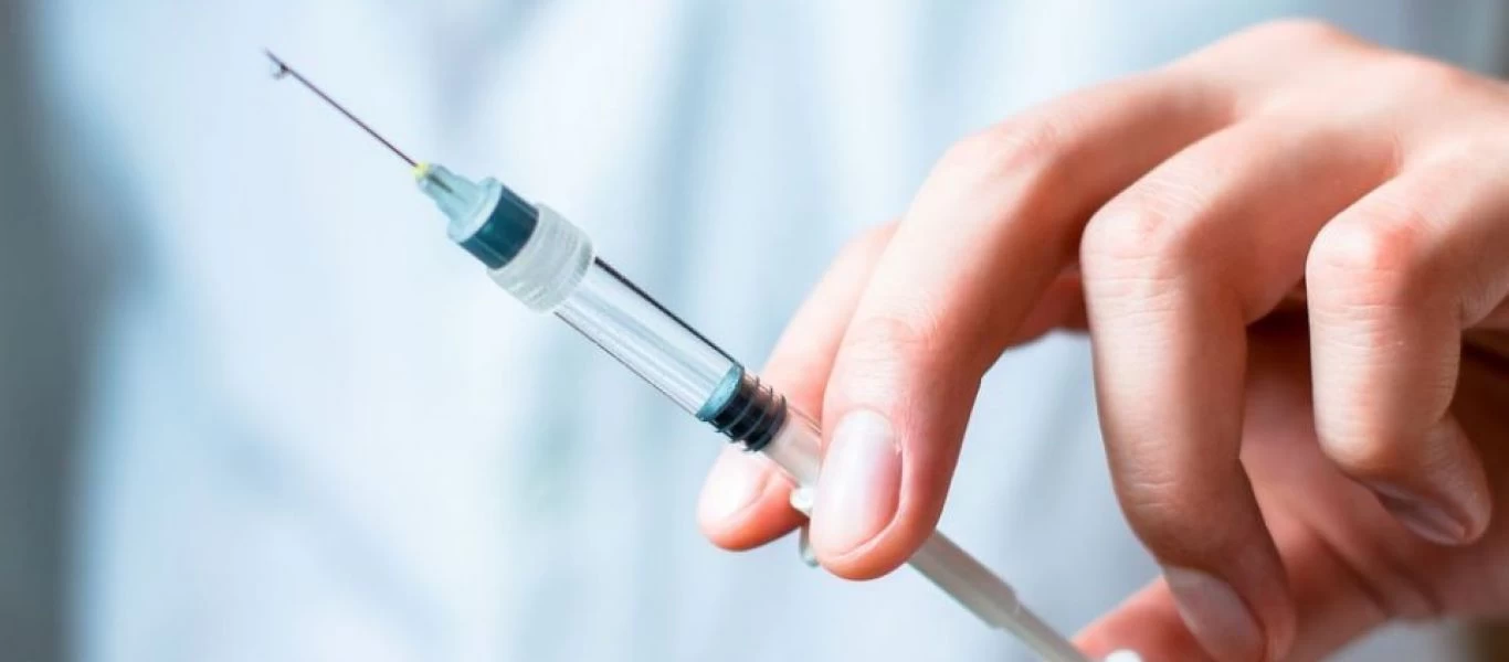 Γαλλία: Υποχρεωτικός από αύριο ο εμβολιασμός για τους υγειονομικούς